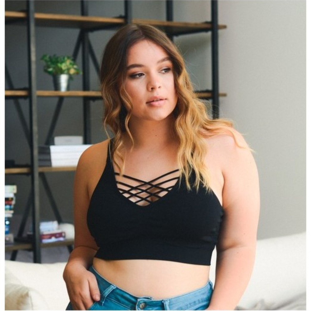 2 LEFT Plus Size Interwoven Strappy Front Bralette